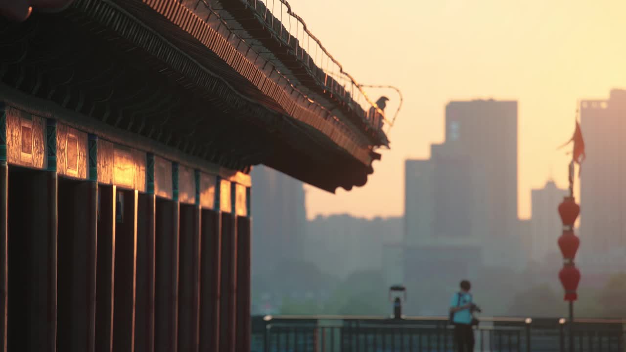 夕阳下的古城墙/陕西西安，中国视频素材