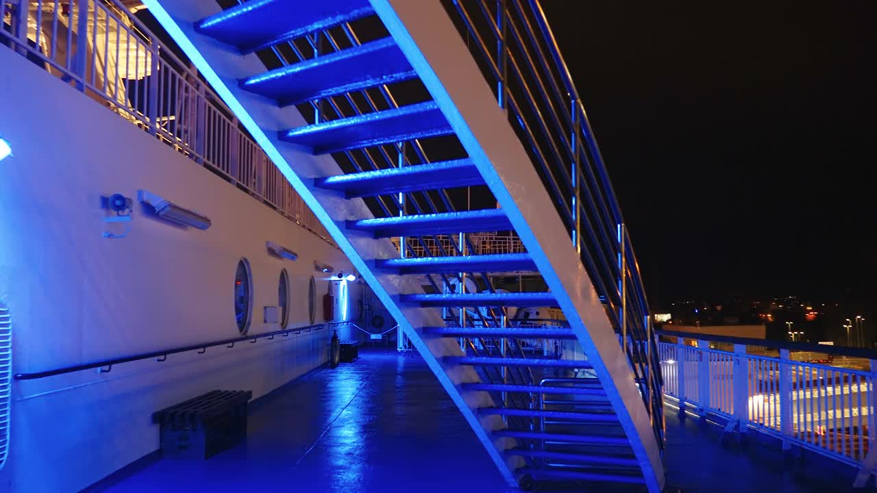 爱沙尼亚，这艘船甲板上的楼梯视频素材