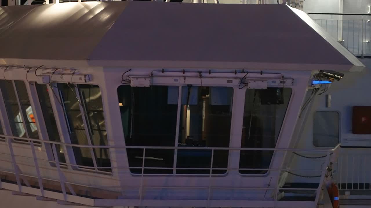 在爱沙尼亚，大客轮的上层甲板部分视频素材