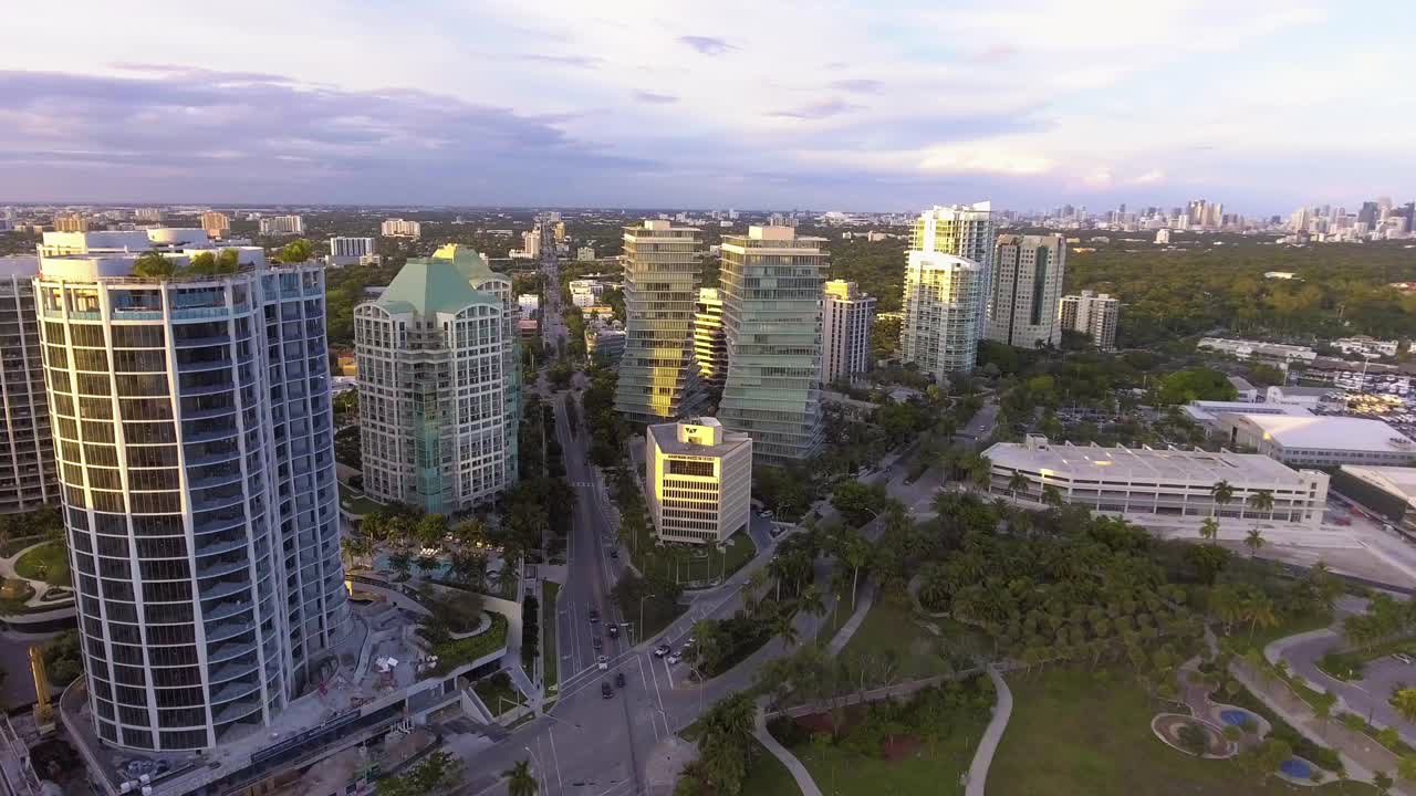 美国佛罗里达州迈阿密，日落时的城市景观视频下载