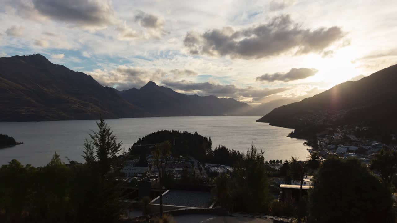 时间流逝的日落瓦卡蒂普湖皇后镇奥塔哥新西兰视频下载