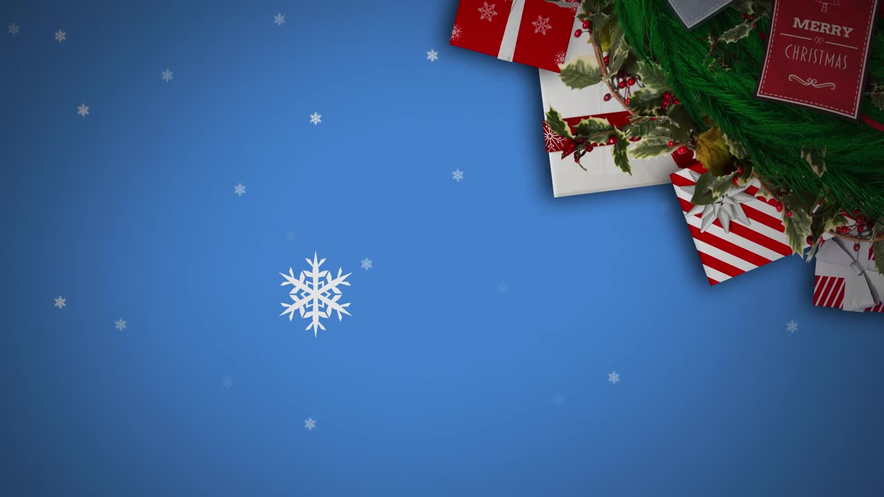 雪花飘落在圣诞花环和蓝色背景下的礼物上视频素材