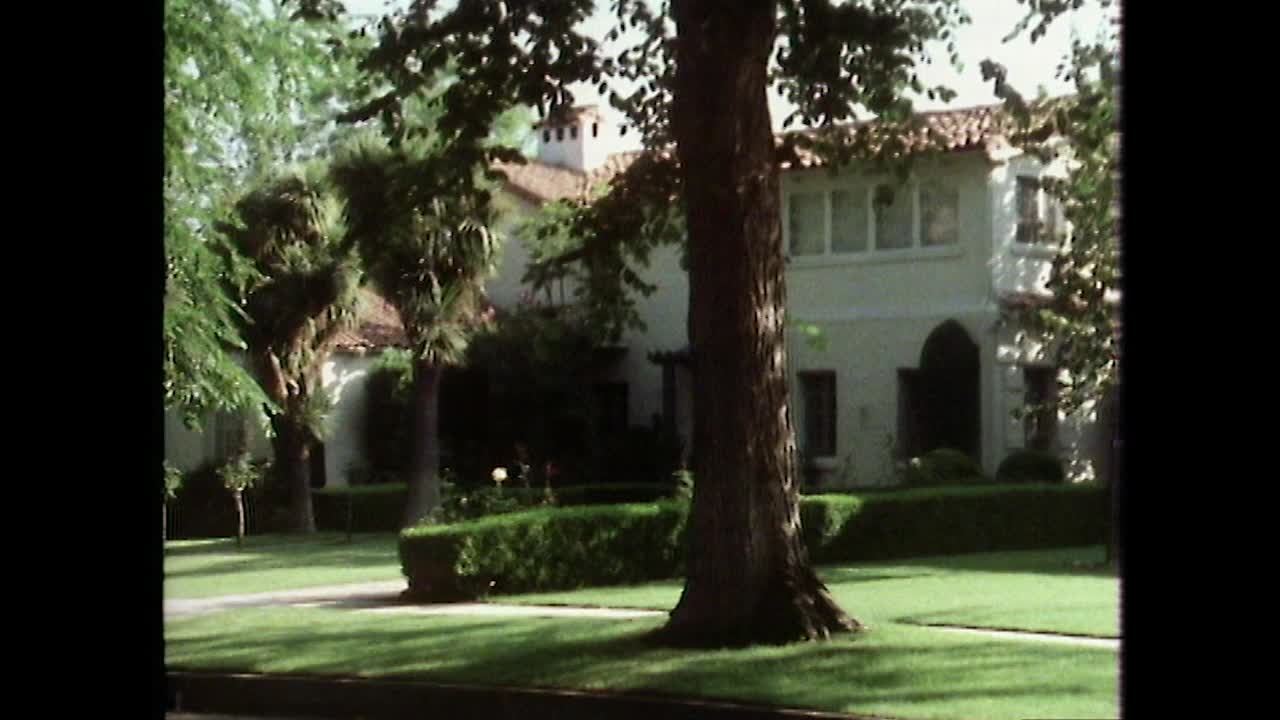 潘离开了洛杉矶宁静大道上的豪宅;1979视频下载
