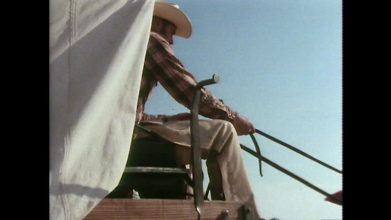 1979年，MS篷车离开德州农场视频素材
