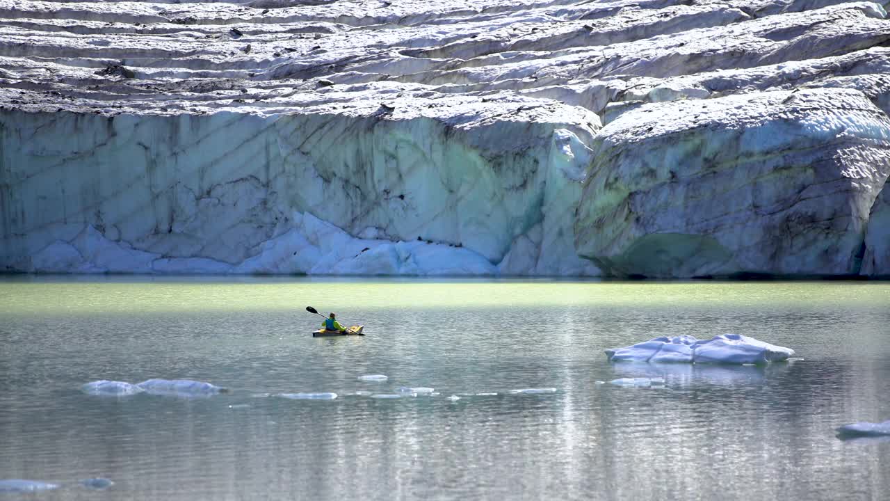 不列颠哥伦比亚省冰山湖单人游女性视频素材
