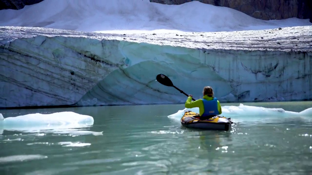 大不列颠哥伦比亚,冒险,皮划艇,冰山视频素材