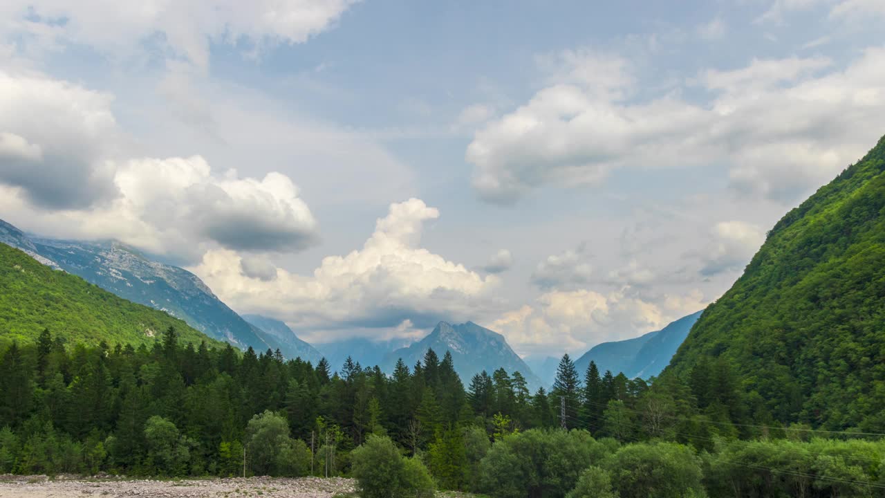 时间流逝的云在Soča山谷视频下载