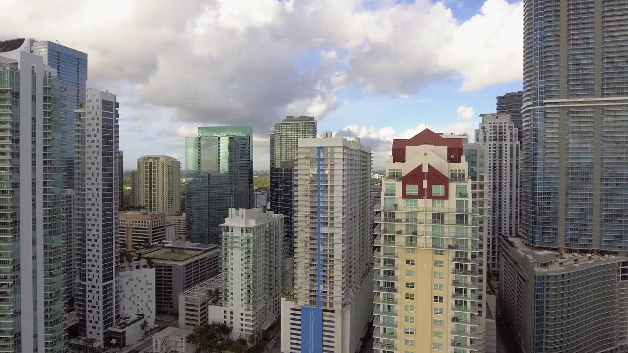 美国佛罗里达州迈阿密市中心的摩天大楼视频下载