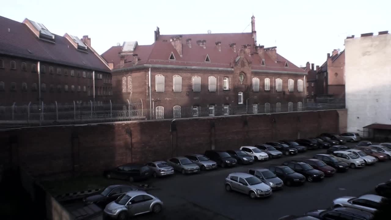 监狱在弗罗茨瓦夫视频下载