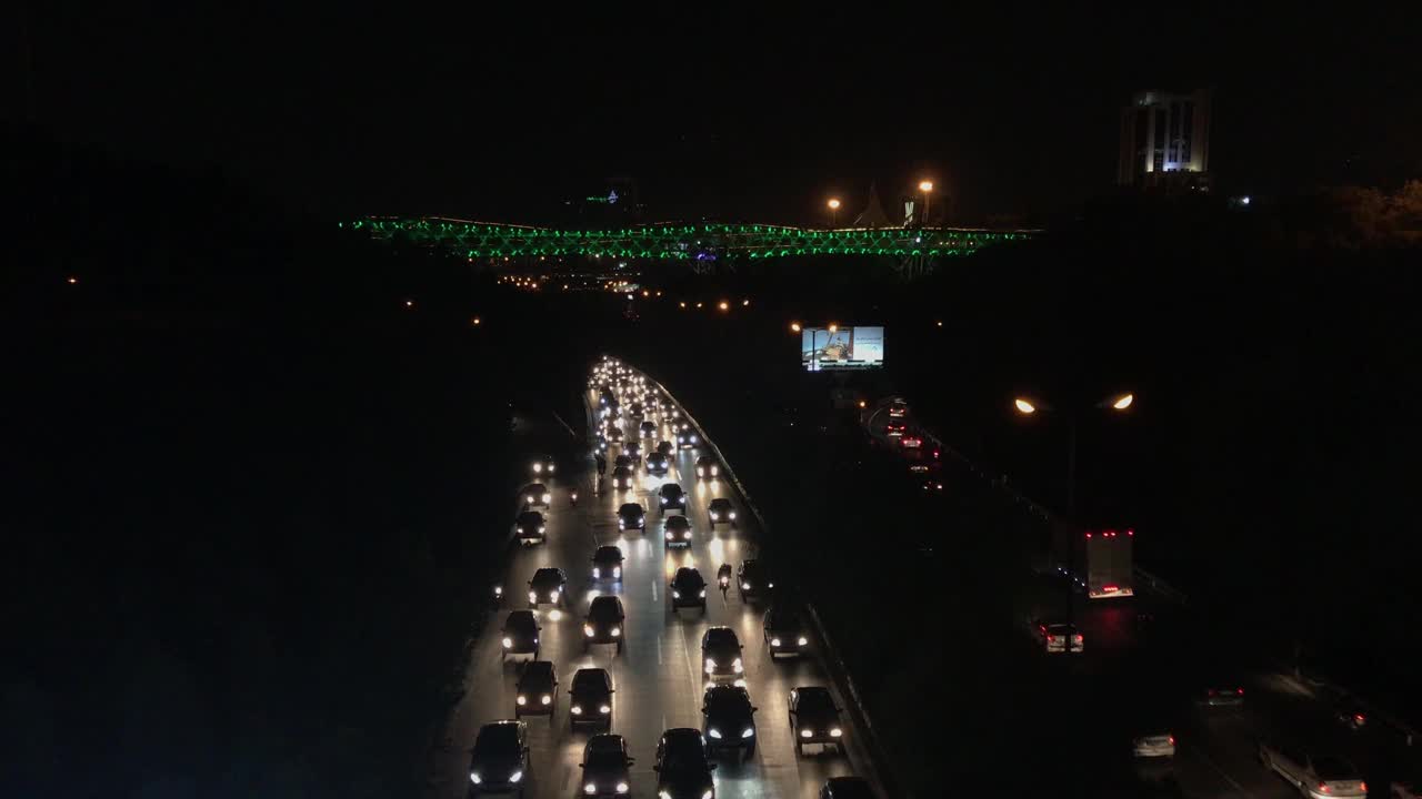 德黑兰夜晚的街道视频下载