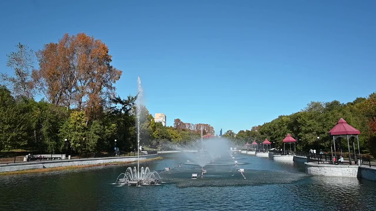 公园喷泉视频下载