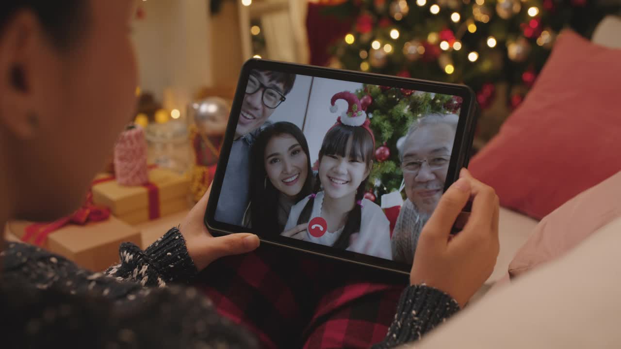 圣诞快乐，远程虚拟在线视频通话。视频素材