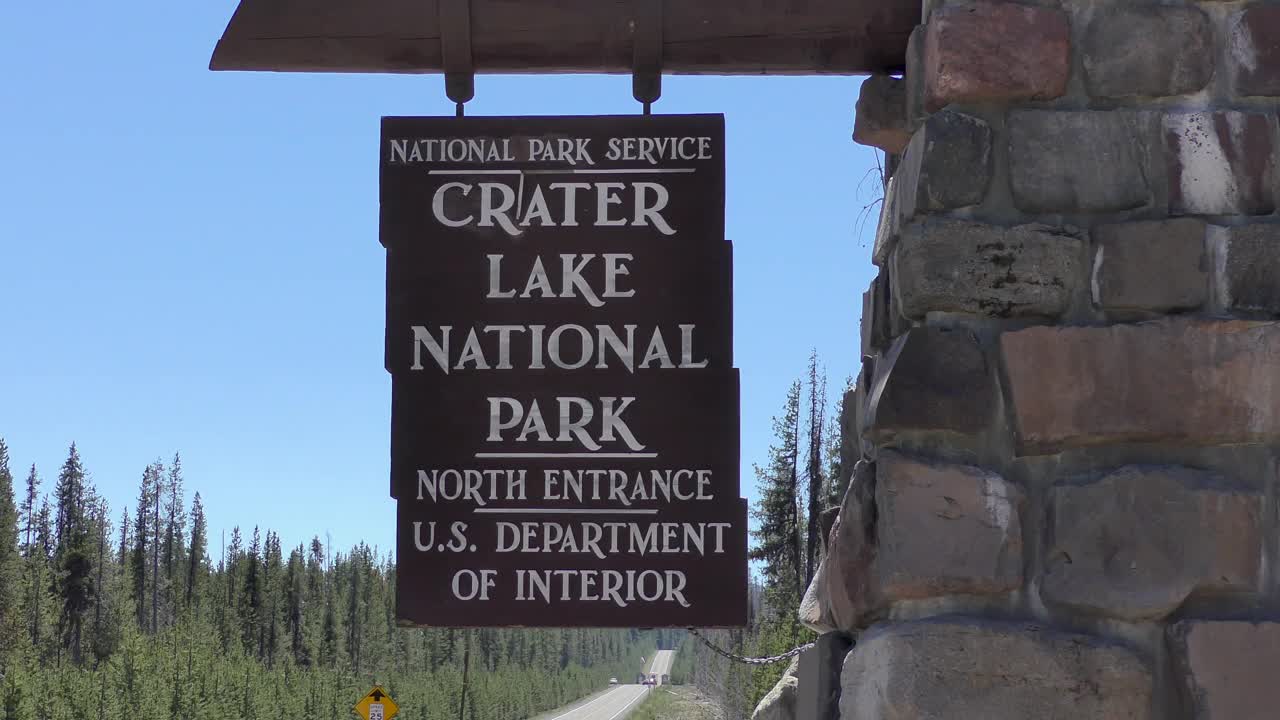 俄勒冈州火山口湖国家公园北入口标志视频下载