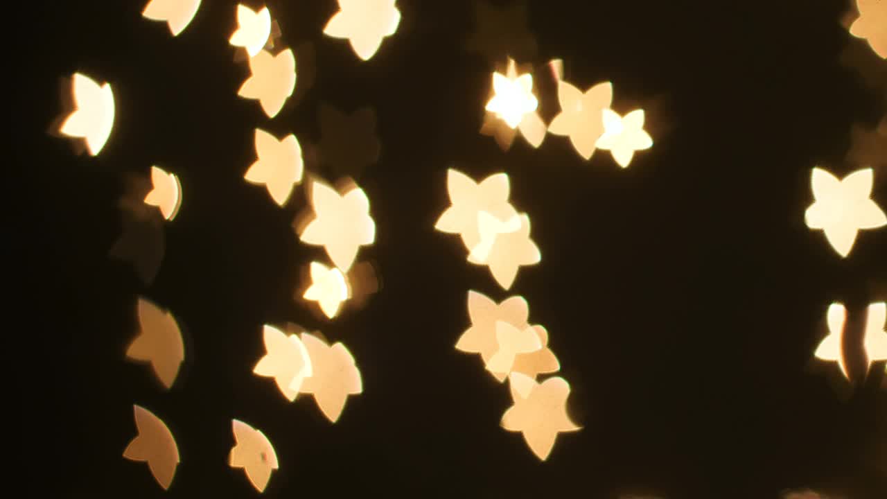发光的星形灯覆盖在黑色背景视频素材