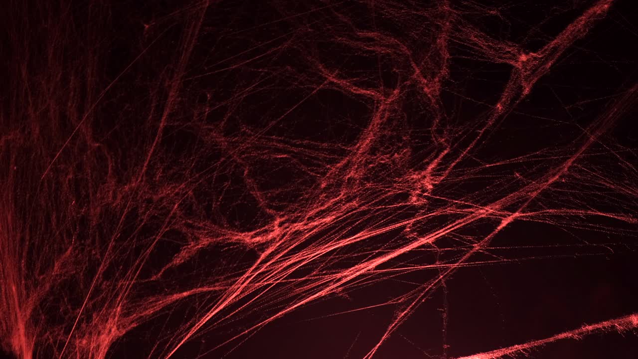 万圣节阴森森的血红色蜘蛛网在黑暗中视频素材