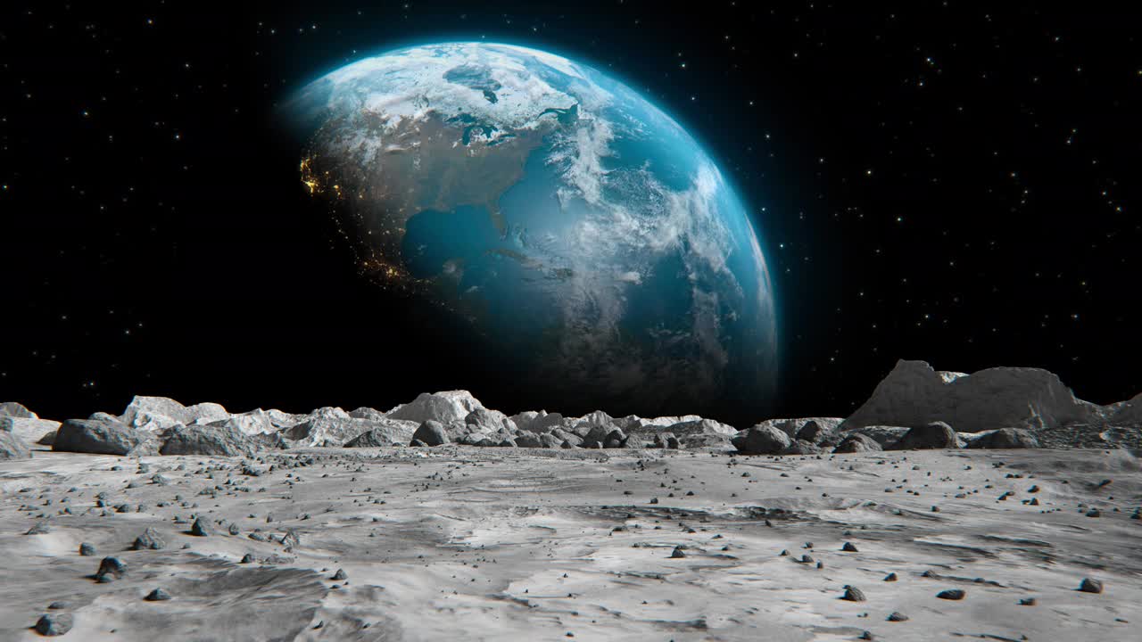 从月球表面看地球。月球表面布满了小岩石和沙子。飞越月球环形山。月球表面，沙漠，悬崖，沙地。概念空间抽象背景。视频素材