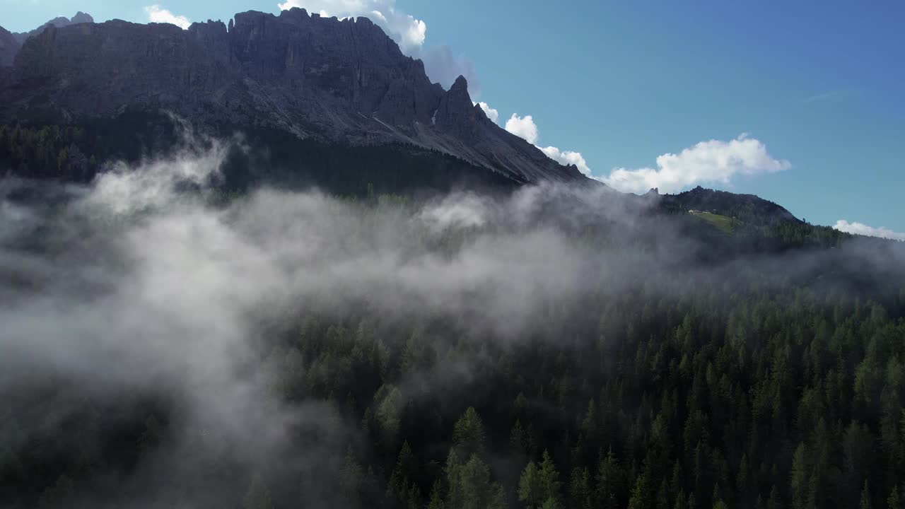 以白云石山为背景的令人惊叹的景观视频下载
