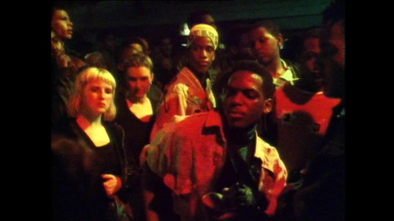 360°的年轻人在拥挤的嘻哈夜总会跳舞;1987视频下载