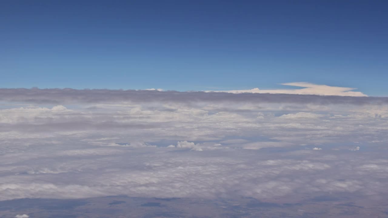 飞机窗外可看到蓝天白云景观视频素材