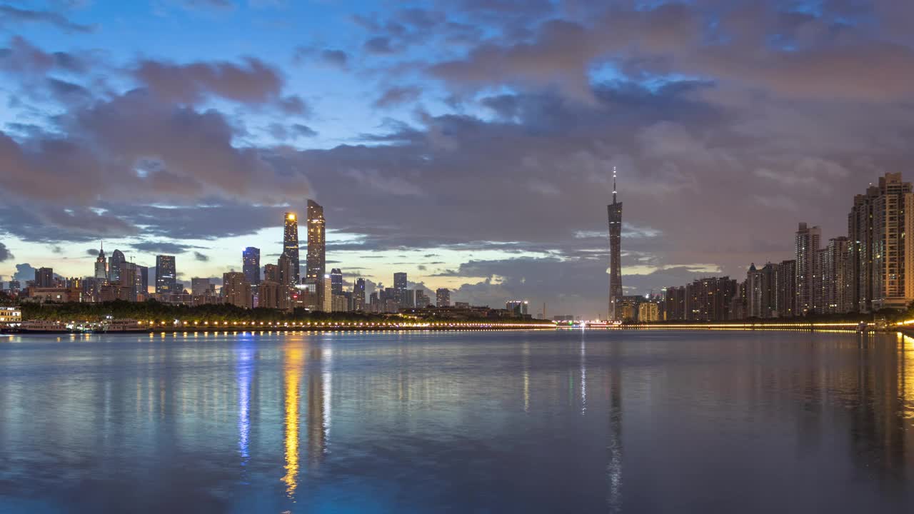 T/L MS ZI广州城市天际线时间推移在日出时间。中国广东省广州市视频下载