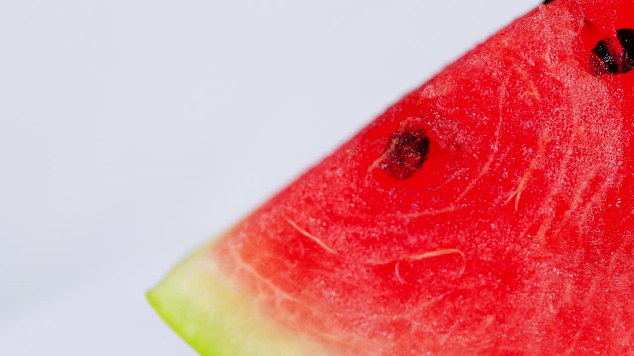 片西瓜。健康营养的水果。有水果和维生素的素食饮食。微距镜头视频素材