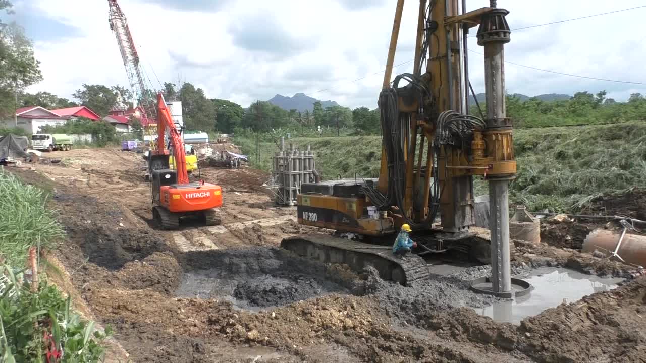 工程地质调查生产中的土壤取样视频下载