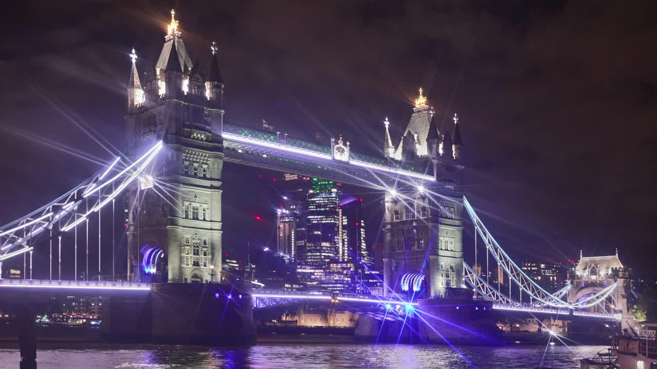 伦敦塔桥的时光流逝，在夜晚开放，视频下载