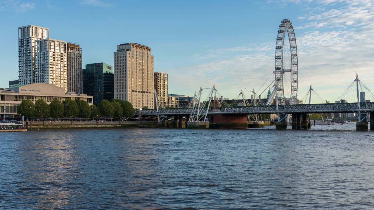 黄昏时伦敦天际线和泰晤士河的景色- 4k延时视频下载