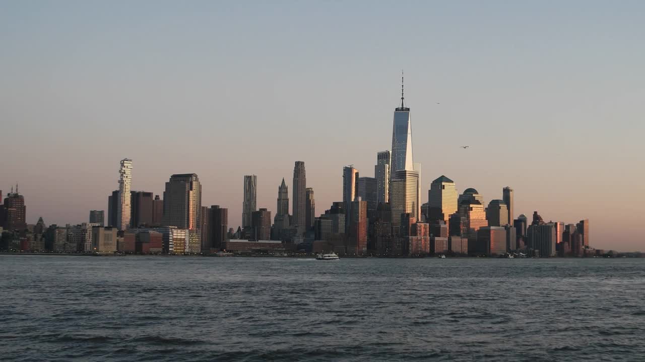 在日落/纽约曼哈顿市中心的观点视频下载