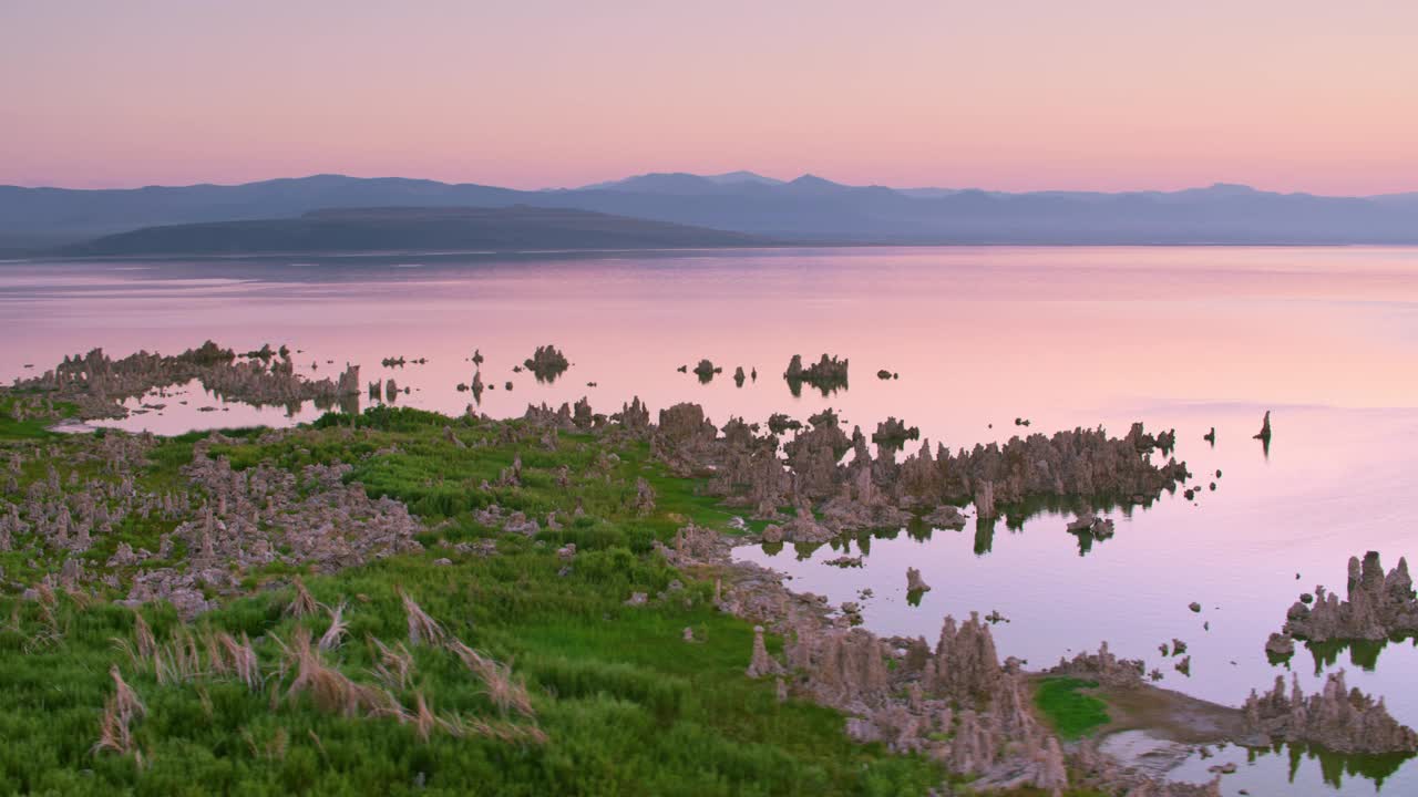 AERIAL Mono湖凝灰岩州自然保护区，加利福尼亚州视频素材
