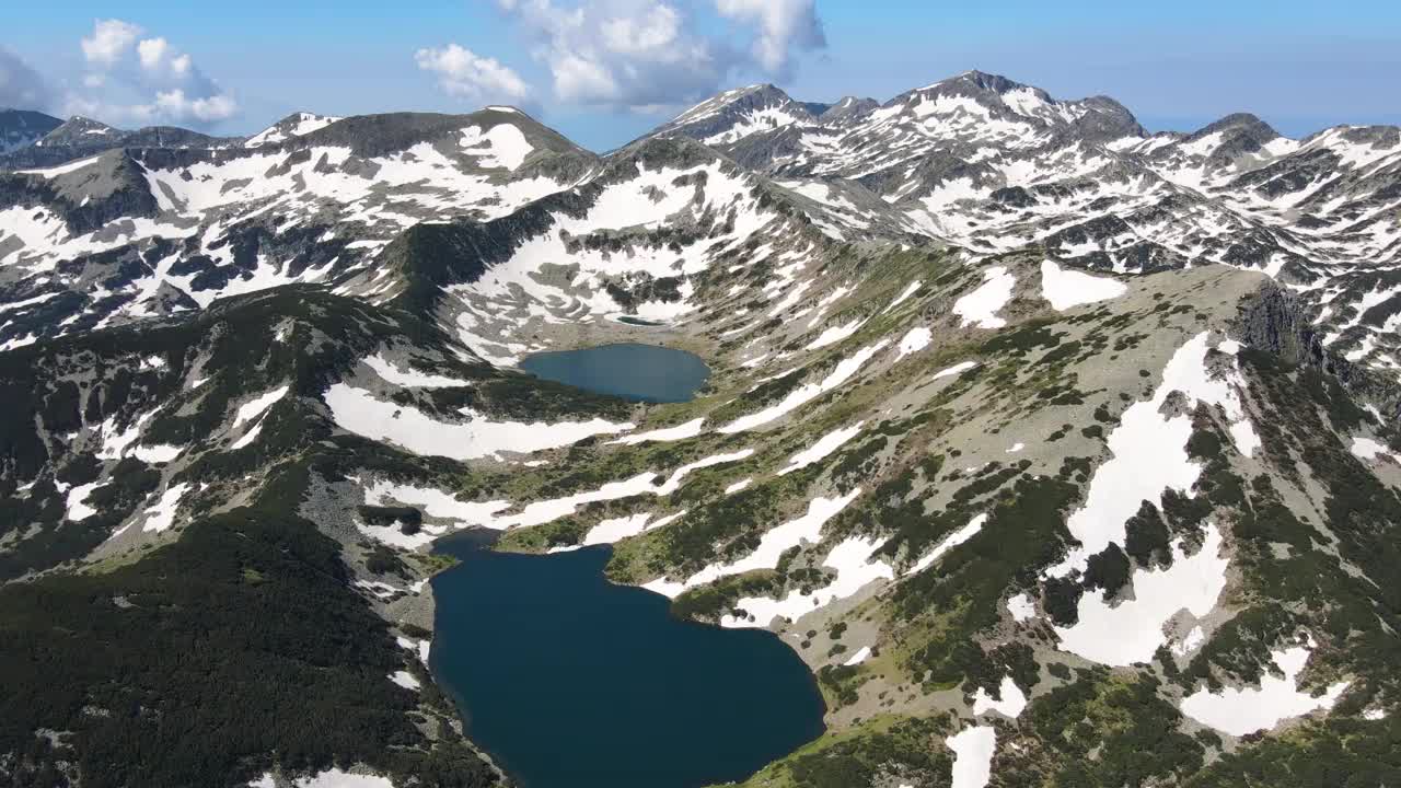 保加利亚皮林山克雷门斯基湖和扎诺峰的鸟瞰图视频素材