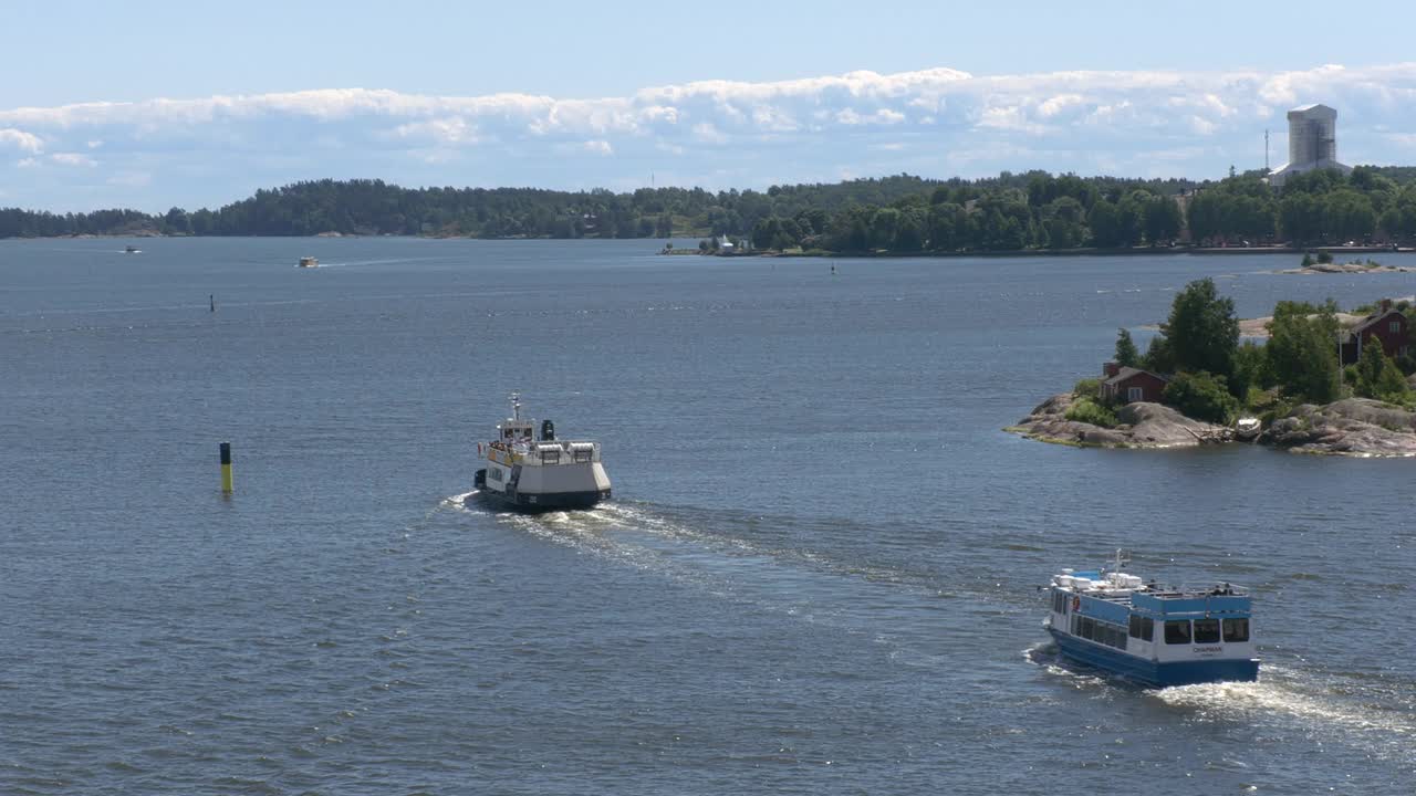 这是赫尔辛基和沿海岛屿之间渡轮的美丽照片。视频素材