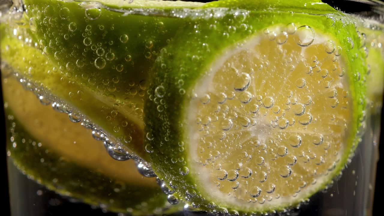 新鲜的柠檬鸡尾酒视频素材