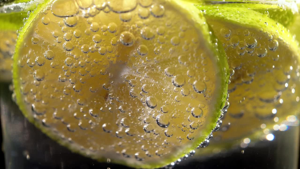 新鲜的柠檬鸡尾酒视频素材