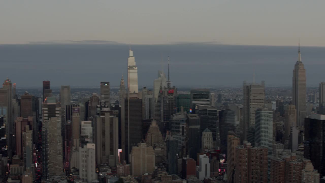 黄昏时分，俯瞰纽约曼哈顿中城视频下载