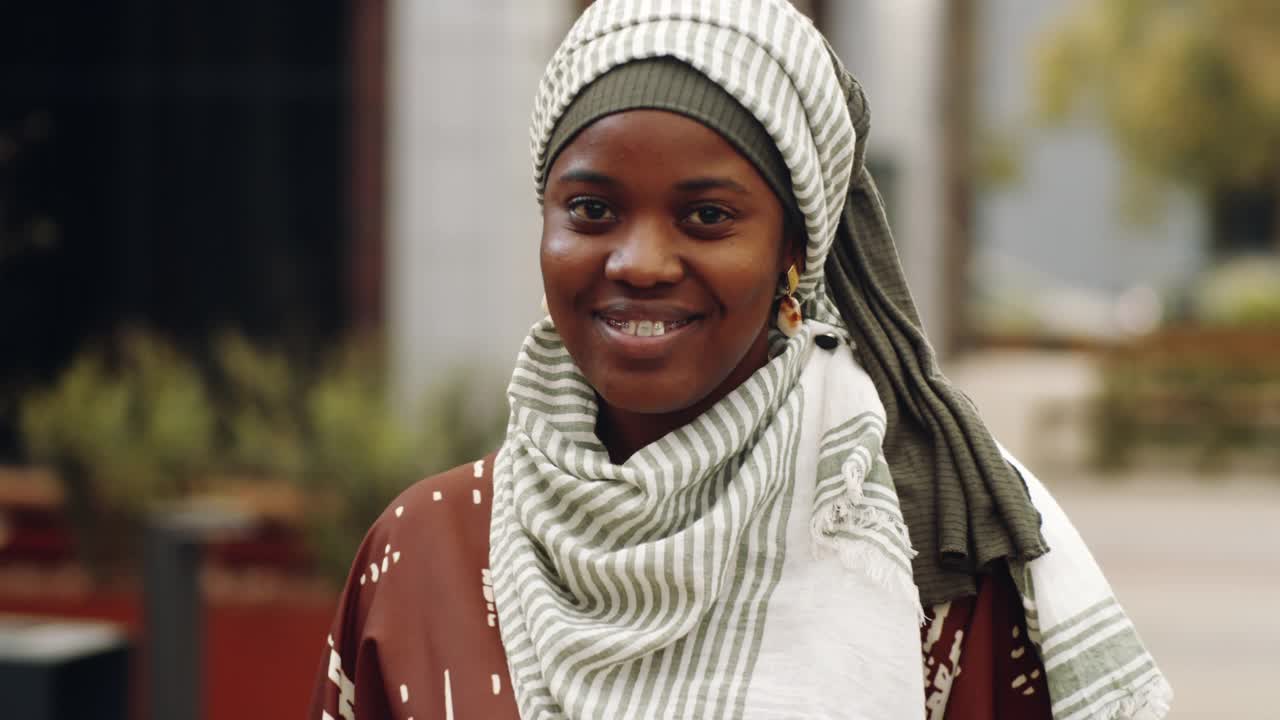 穆斯林黑人妇女的肖像视频下载