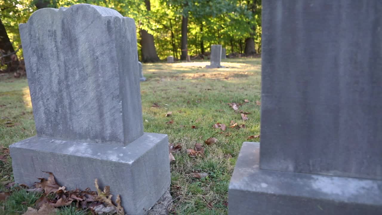 空白的坟墓的石头视频素材