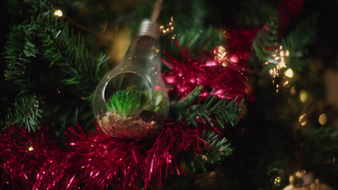 灯泡形状的圣诞玩具视频下载