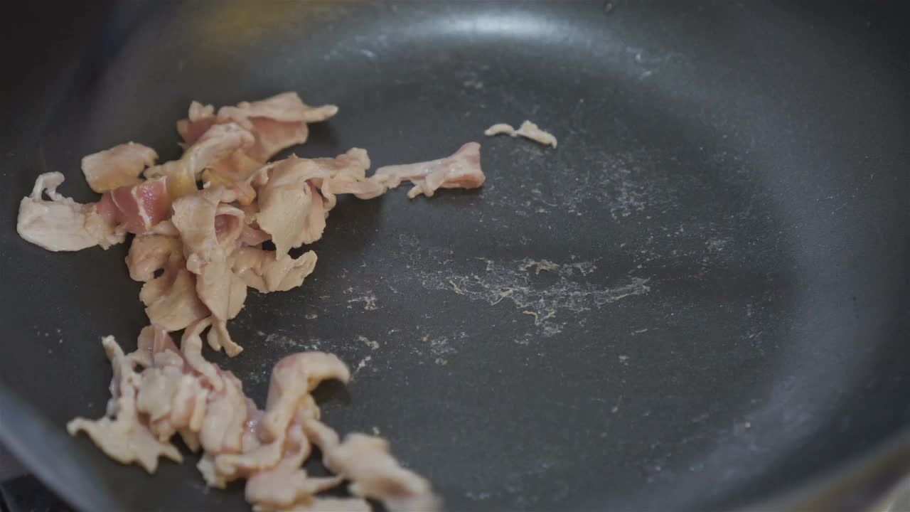 在家里用平底锅煮猪肉视频下载