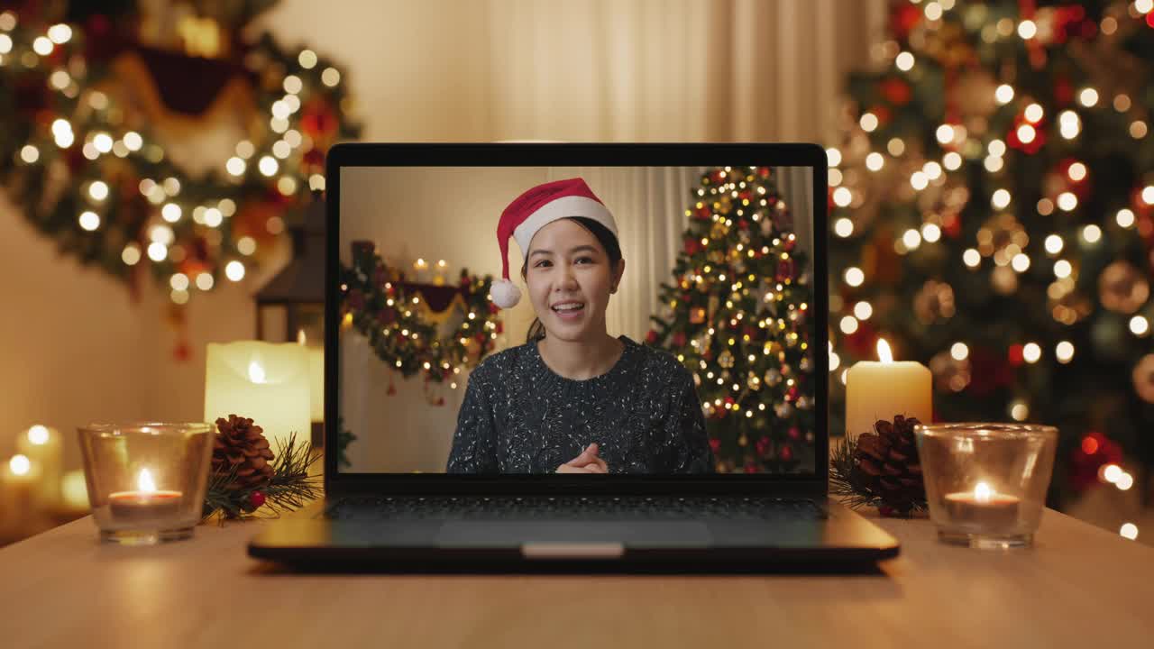 圣诞夜快乐喜庆虚拟祝福网上短信笔记本电脑屏幕。视频素材