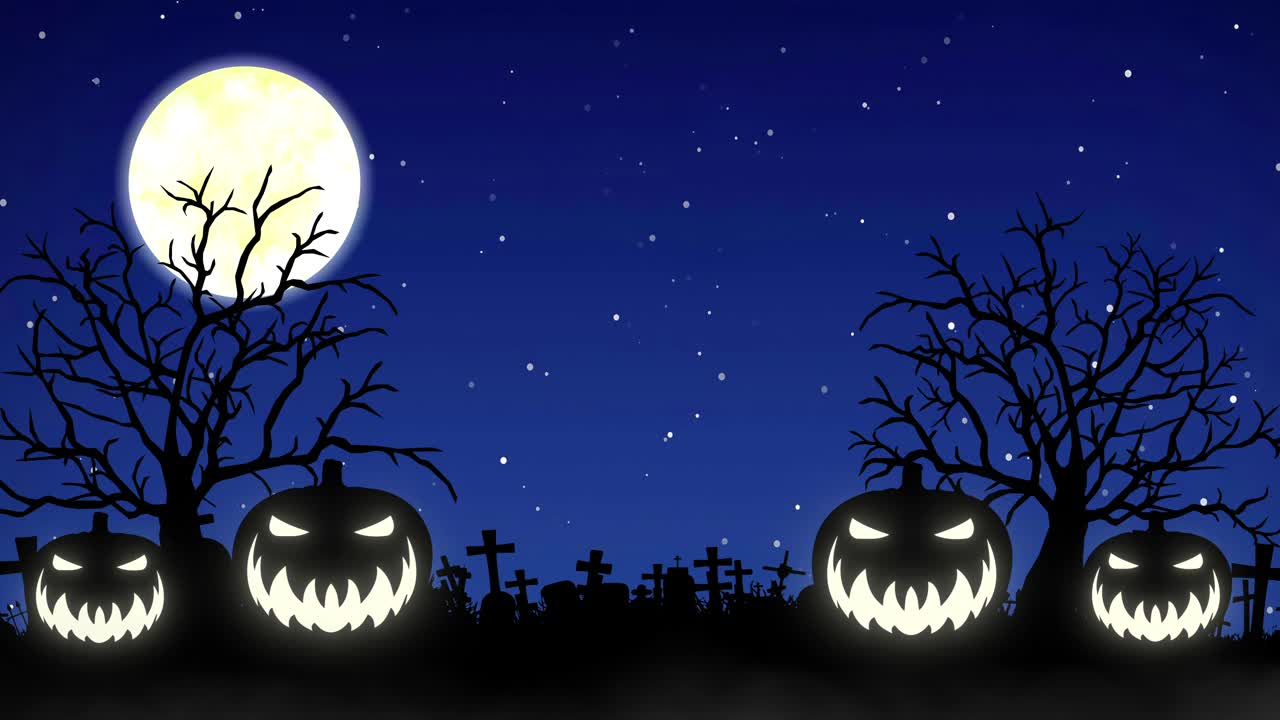 吓人的万圣节之夜的背景动画与星星，月亮，飞行的蝙蝠，雾，树，草和南瓜。万圣节的背景动画视频素材