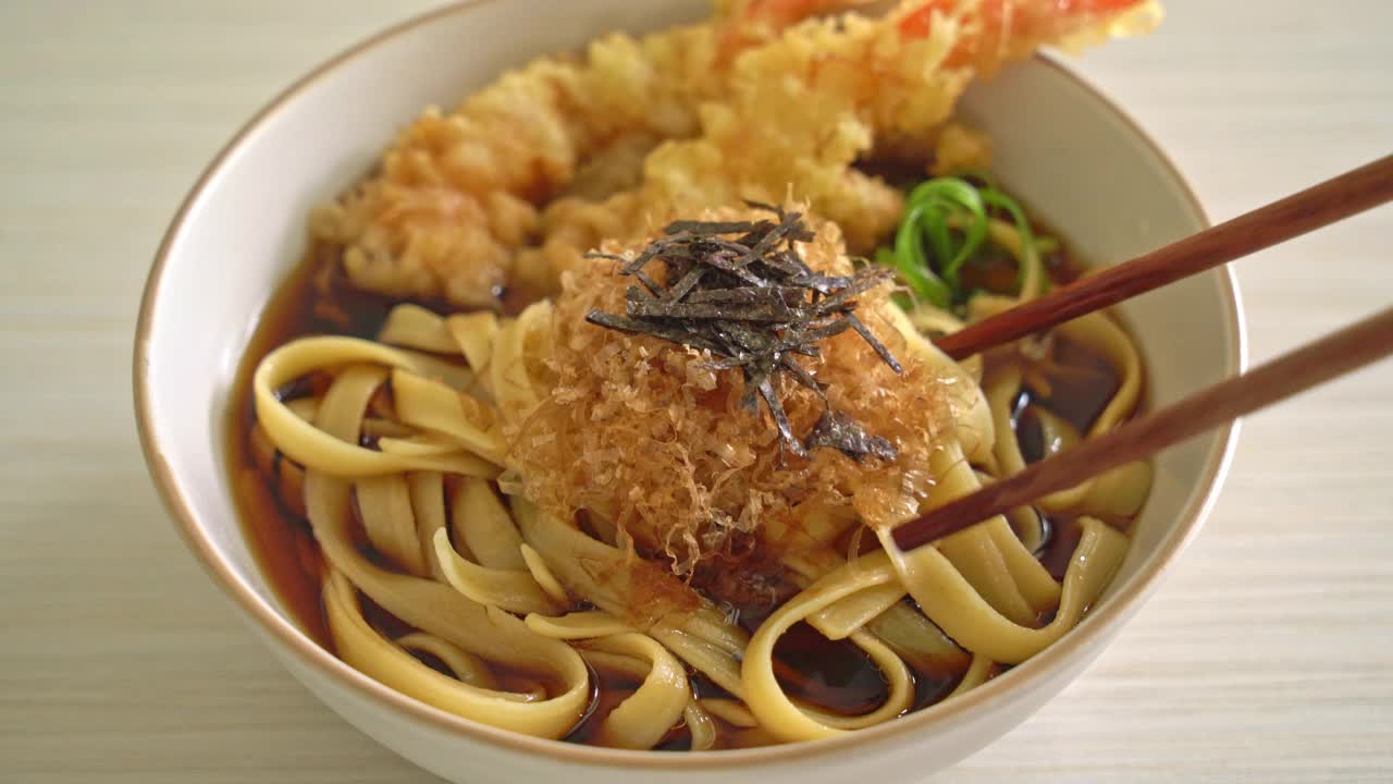 日本虾拉面天妇罗-亚洲饮食风格视频素材