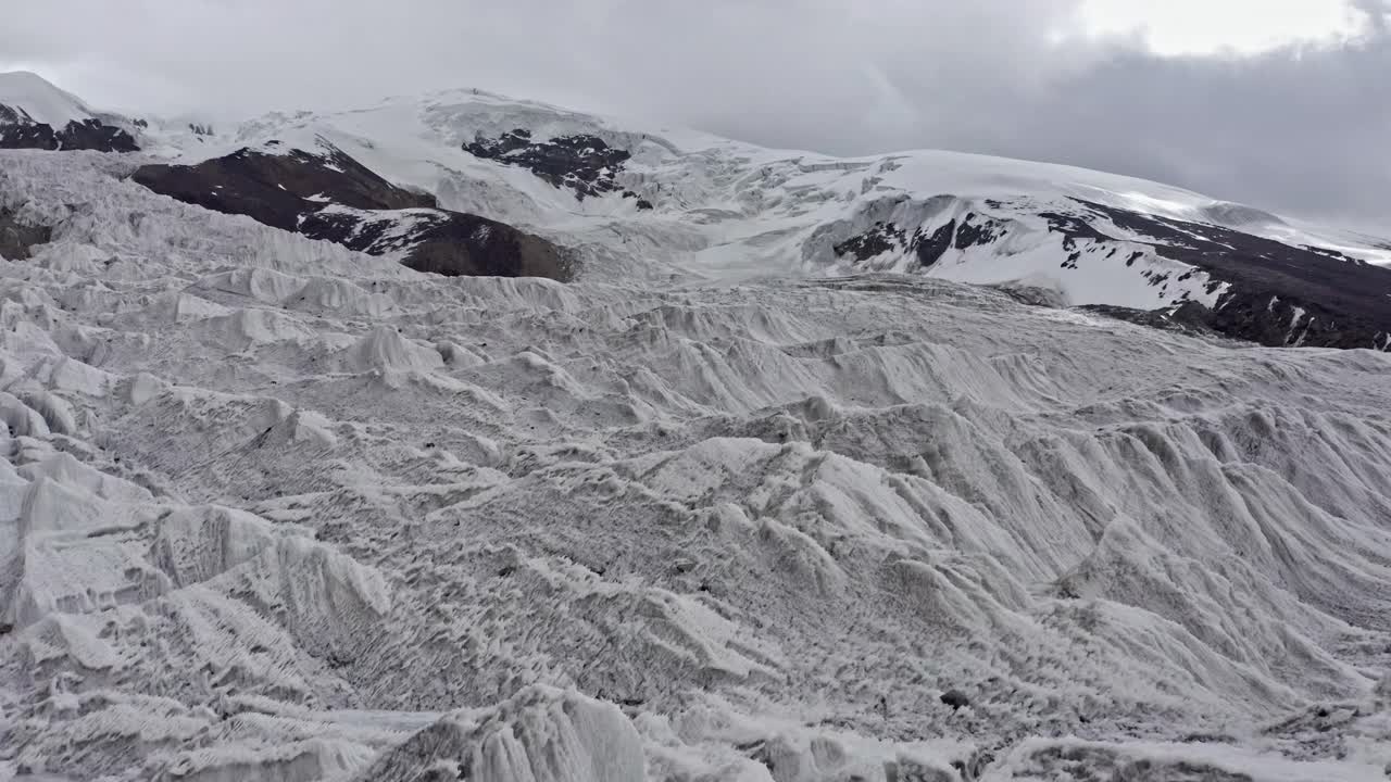 穆斯塔格冰川鸟瞰图视频下载