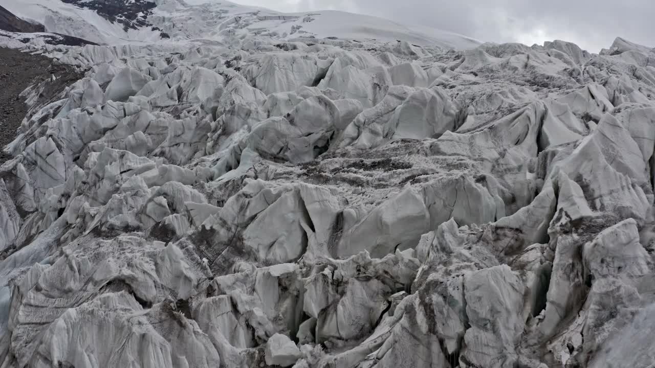 穆斯塔格冰川鸟瞰图视频下载