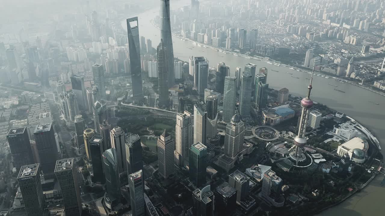 T/L无人机视角的上海天际线在早上视频素材