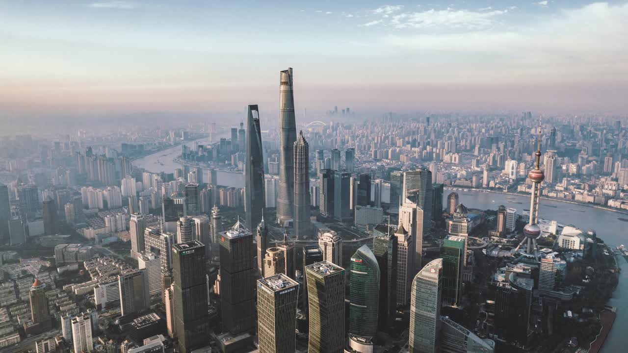 T/L无人机视角的上海天际线在早上视频下载