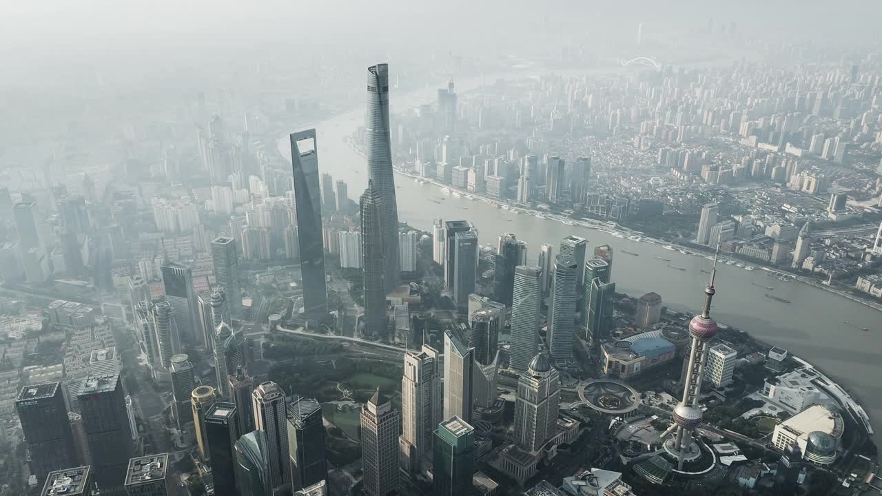 T/L无人机视角的上海天际线在早上视频素材