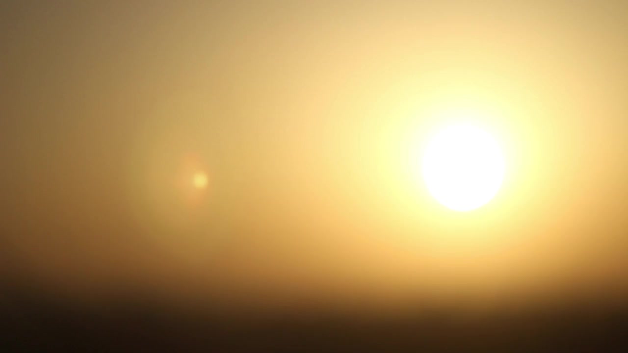 炎热的沙漠的太阳视频下载