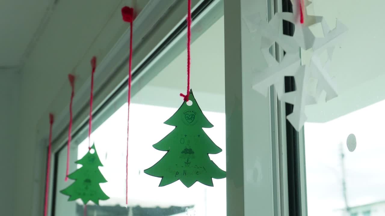 挂圣诞装饰品视频素材