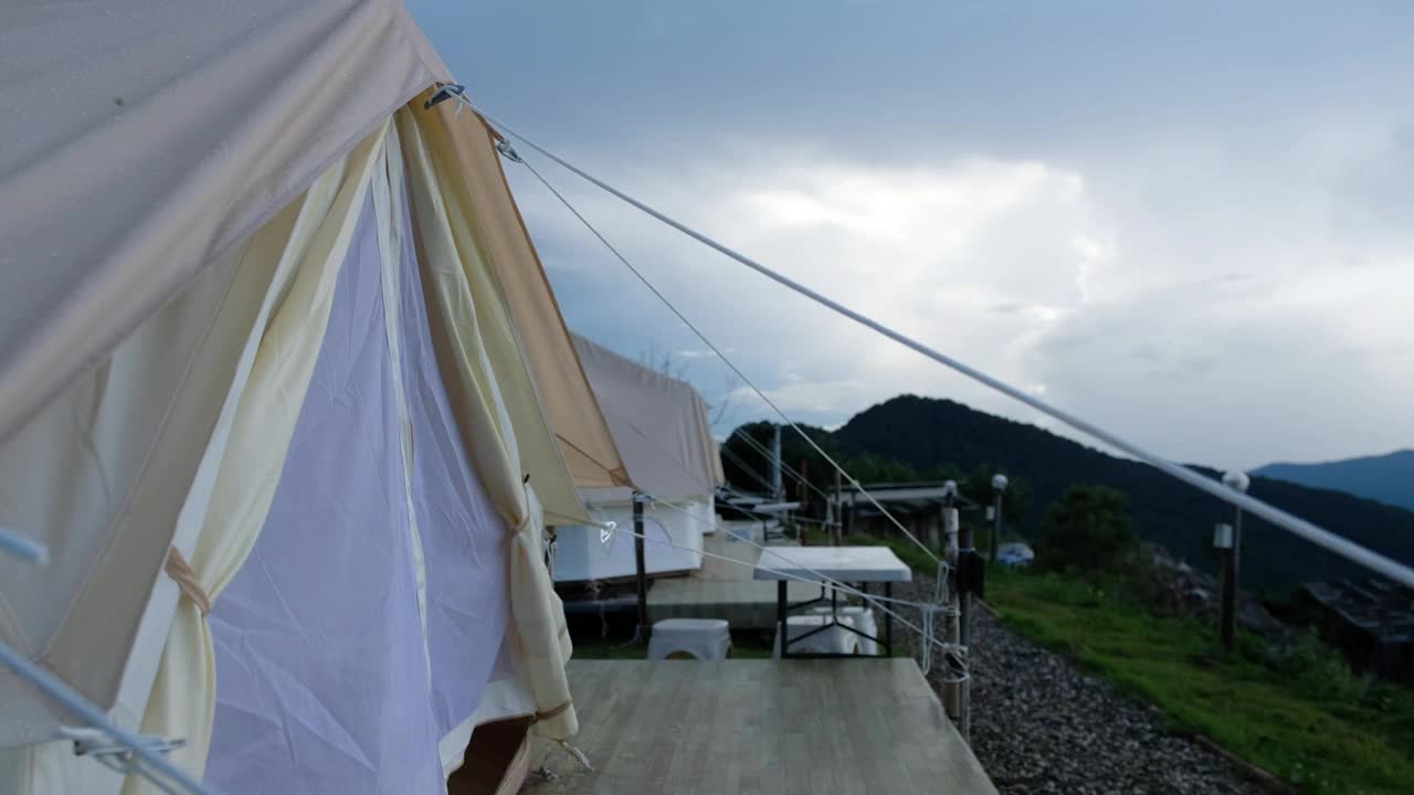 山上一个豪华野营营的帐篷视频下载